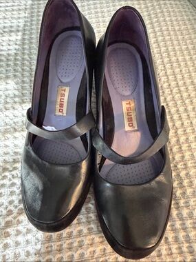 Tsubo Black Leather Mary Jane Heels